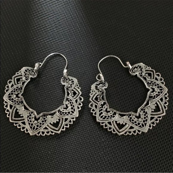 Sterling silver hollow hoop earrings - Picture 3 of 3